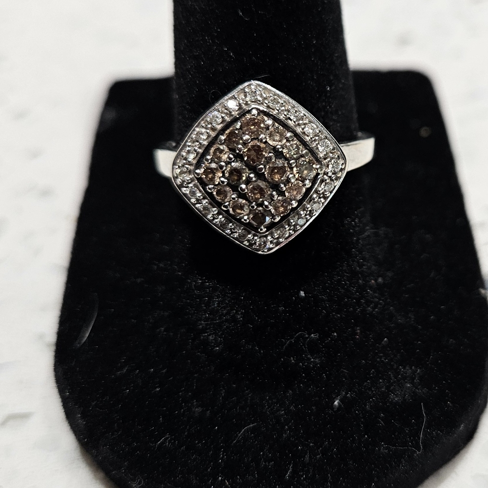Elegant Silver And Chocolate Diamond Ring